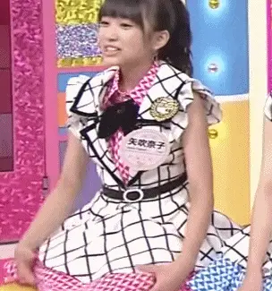 ハプニングエロ画像81枚 胸チラやおっぱいポロリ・パンチラなどラッキースケベなエロGIF集めてみた019