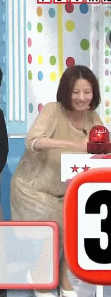 ハプニングエロ画像81枚 胸チラやおっぱいポロリ・パンチラなどラッキースケベなエロGIF集めてみた054