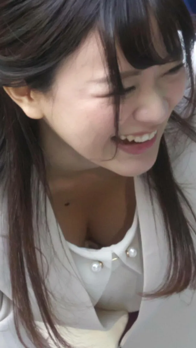芸能人胸チラ画像138枚 女優やグラドル・女芸人まで谷間やブラがポロリしちゃった有名人001