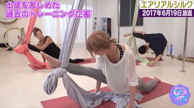 芸能人胸チラ画像138枚 女優やグラドル・女芸人まで谷間やブラがポロリしちゃった有名人046