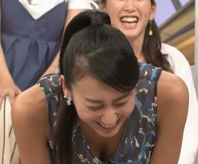 芸能人胸チラ画像138枚 女優やグラドル・女芸人まで谷間やブラがポロリしちゃった有名人070