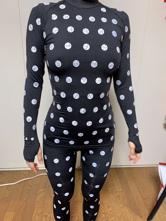 ZOZOスーツのエロ画像68枚 全身タイツとドット柄で巨乳の立体感がエロ過ぎるゾゾスーツ女集めてみた049