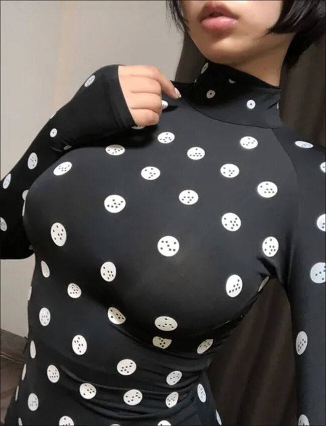 ZOZOスーツのエロ画像68枚 全身タイツとドット柄で巨乳の立体感がエロ過ぎるゾゾスーツ女集めてみた068