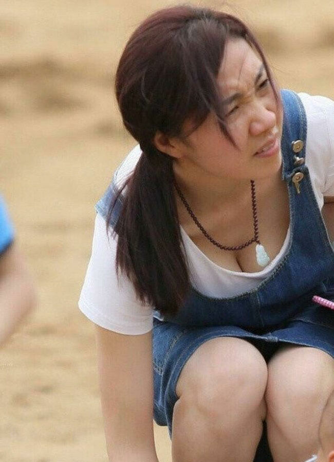 巨乳胸チラ エロ画像132枚 人妻やきれいなお姉さんの谷間がエロいパイチラ盗撮集めてみた039