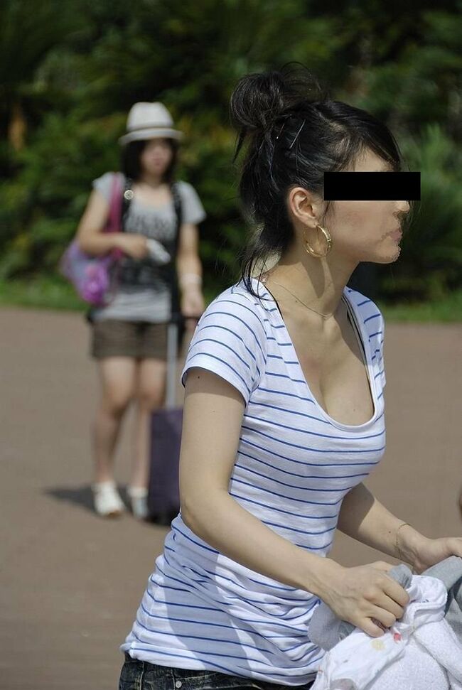 素人の着衣巨乳エロ画像120枚 自撮りから街撮り盗撮まで抜ける着衣おっぱい集めてみた072