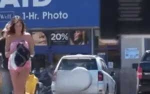 巨乳ポロリgif画像60枚 水着やタンクトップからおっぱいがこぼれちゃうデカチチ女の決定的瞬間集めてみた060