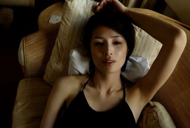 吉瀬美智子のエロ画像75枚 おっぱいヌードや下着グラビアまで美熟女の抜けるセクシー画像集めてみた043