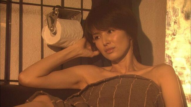吉瀬美智子のエロ画像75枚 おっぱいヌードや下着グラビアまで美熟女の抜けるセクシー画像集めてみた090