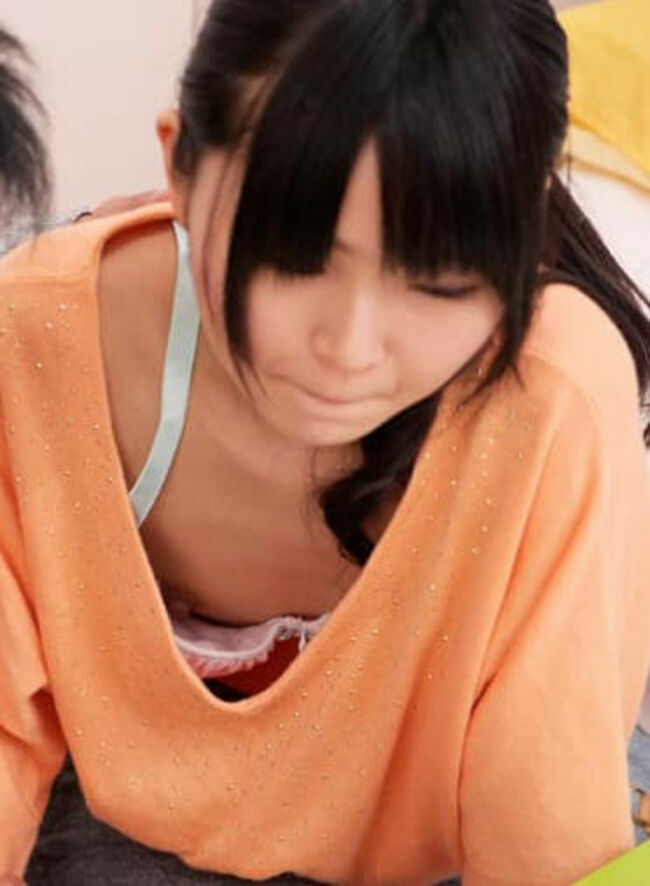 浮きブラ画像200枚 乳首見えちゃってる貧乳素人のおっぱい盗撮集めてみた057