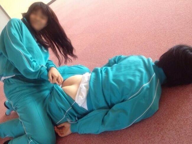 JKおふざけエロ画像156枚 パンチラや胸チラ・疑似フェラまで悪ノリ女子高生の流出エロ写メ集めてみた145