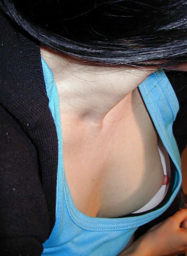 人妻乳首エロ画像120枚 ノーブラ熟女のチクポチから敏感な勃起乳首まで集めてみた039