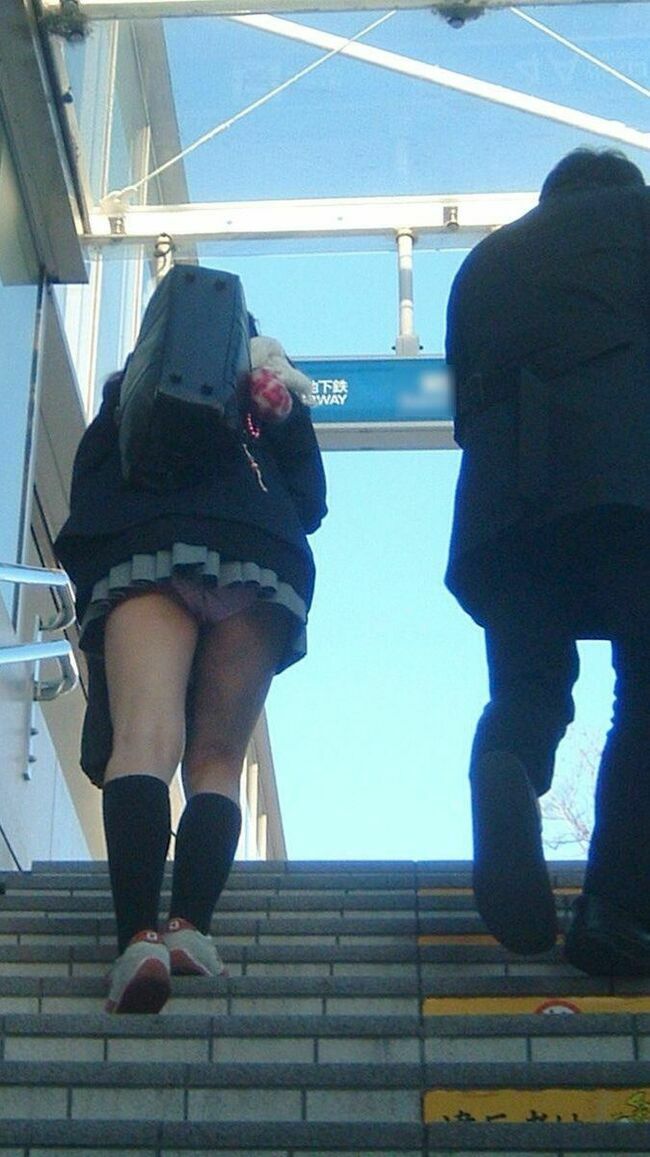 JK階段エロ画像113枚 駅やお店でパンチラしてる制服女子高生盗撮集めてみた027