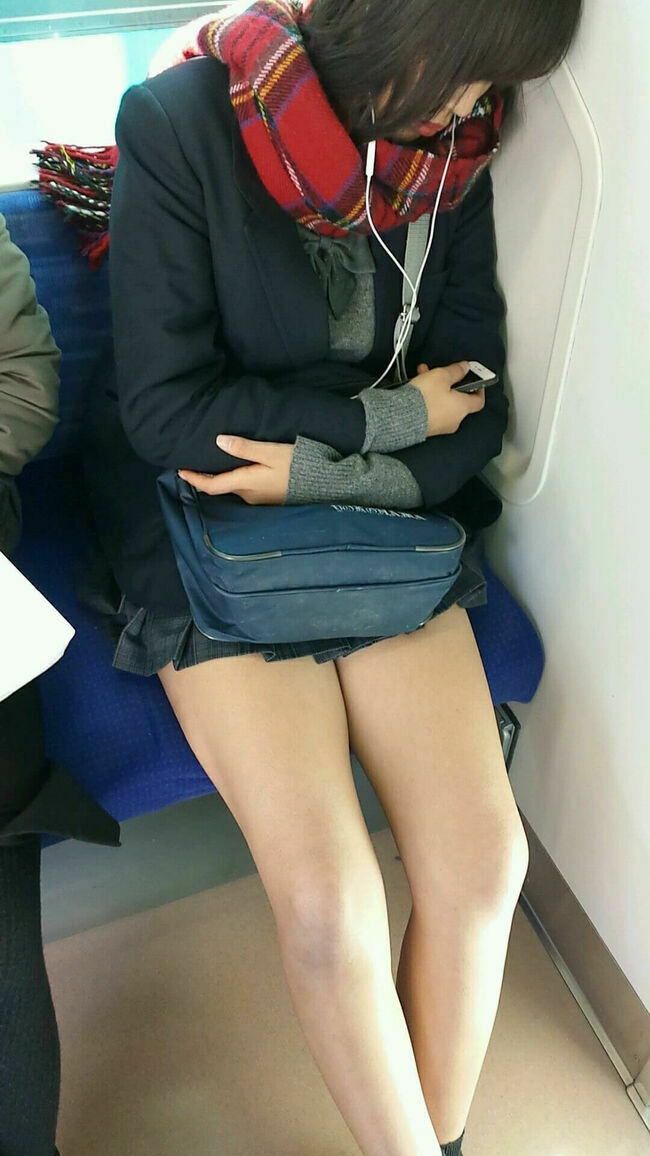 JK太ももエロ画像183枚 電車や街で見かけた女子校生の脚フェチ画像集めてみた017