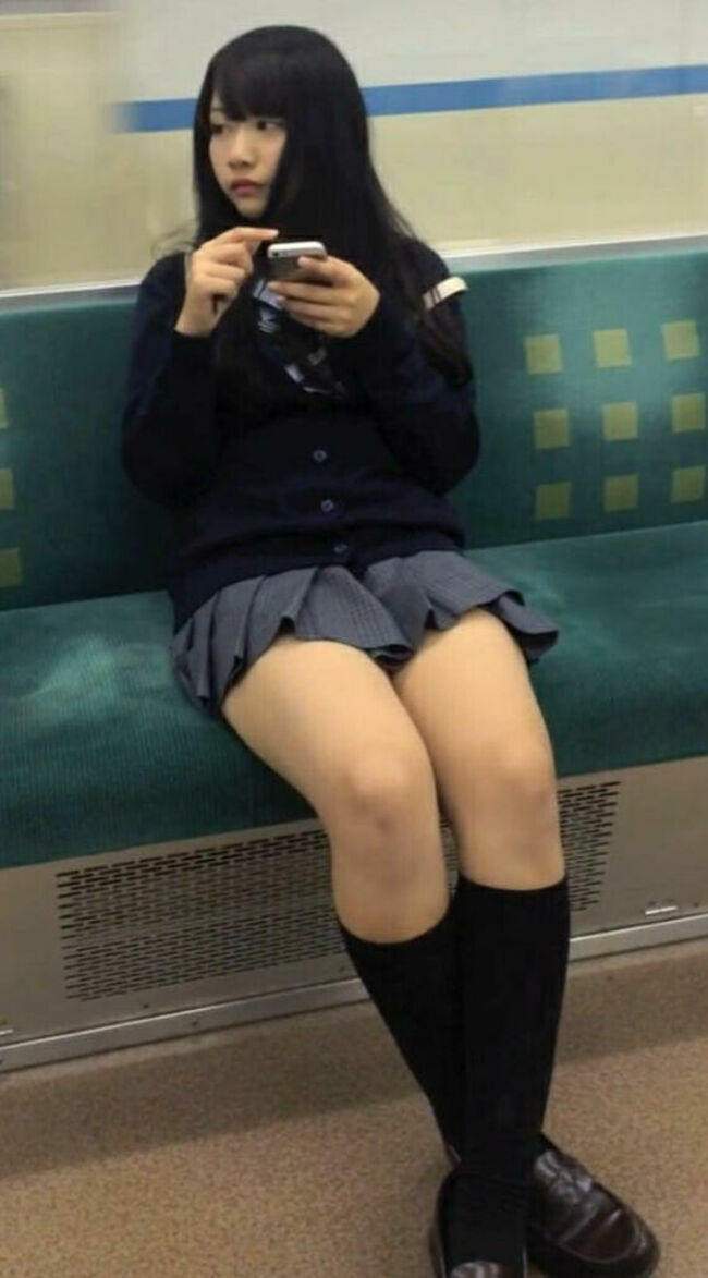 JK太ももエロ画像183枚 電車や街で見かけた女子校生の脚フェチ画像集めてみた028