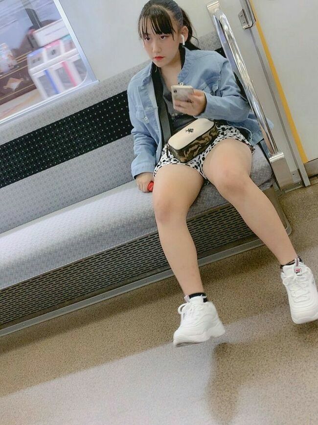 JK太ももエロ画像183枚 電車や街で見かけた女子校生の脚フェチ画像集めてみた039