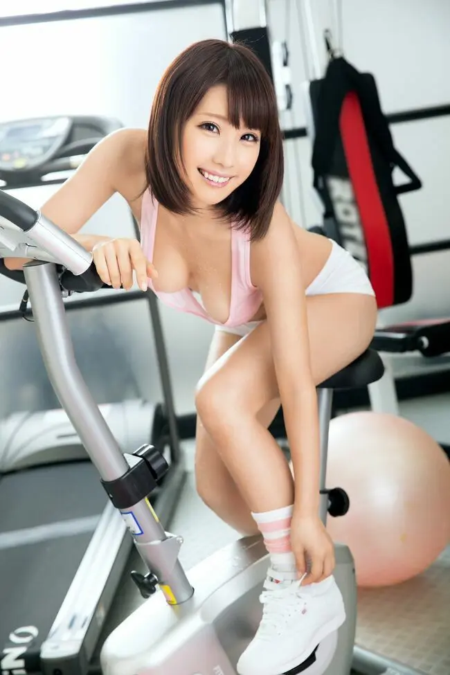 スポーツ胸チラ画像55枚 おっぱいポロリ寸前な芸能人・グラビア・AV女優の谷間集めてみた043