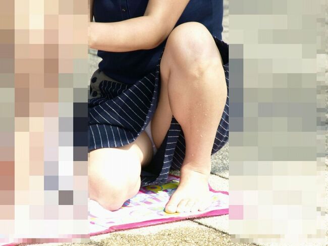 パンチラエロ画像毎日更新 JK逆さ撮りから人妻風チラ・OL対面チラ・ギャルのしゃがみチラまで大量まとめ070