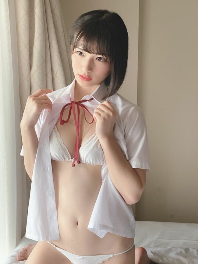 村上りいなエロ画像200枚 Cカップ美少女グラドルのマイクロビキニぷにパイや自撮りグラビア集めてみた038