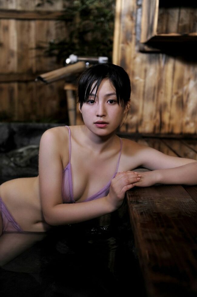 平田薫エロ画像85枚 乳首出てるヘアヌードや若手時代のちっぱい水着グラビア集めてみた033