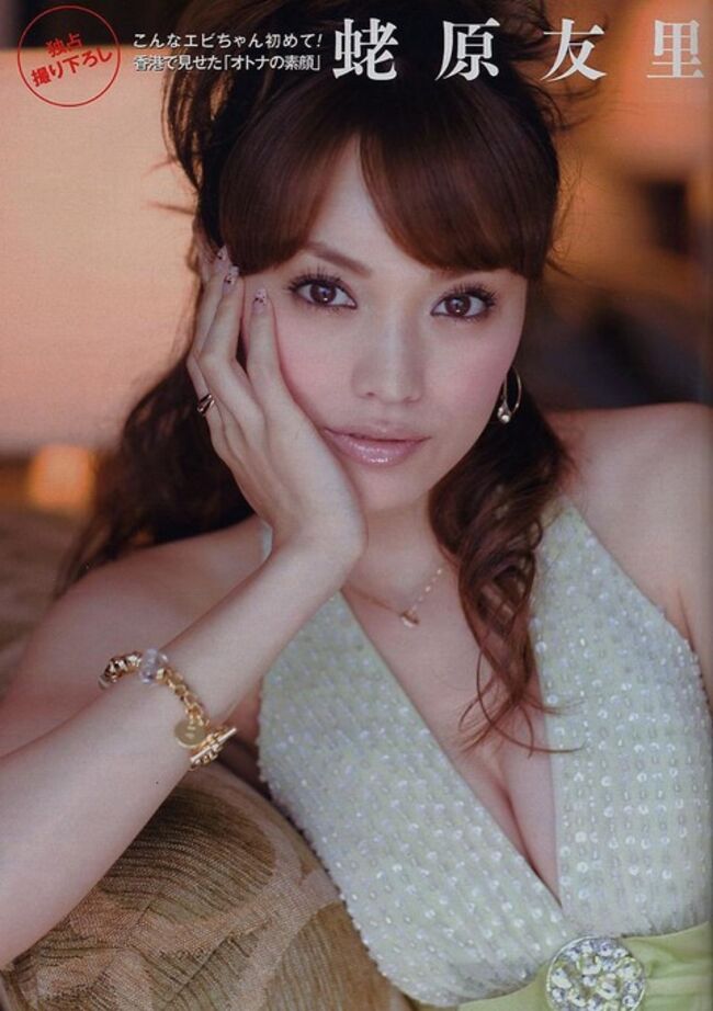 蛯原友里エロ画像48枚 エビちゃんの貴重なビキニ姿やがっつり胸チラ集めてみた020