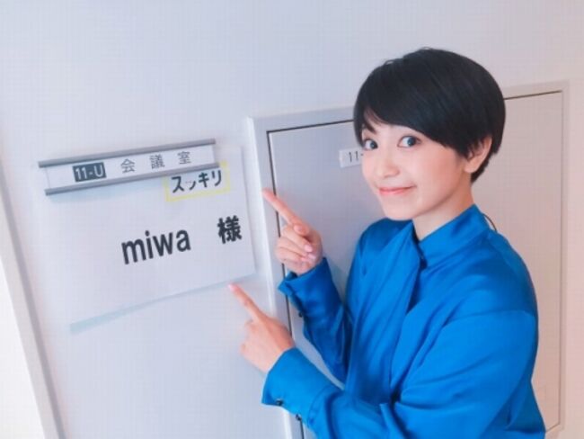 miwaエロ画像50枚 笑顔がまぶしい人妻美女歌手の美脚生足グラビアやオフショット集めてみた015