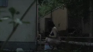 お外でお着換えエロGIF011