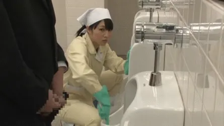 トイレ清掃員エロGIF003