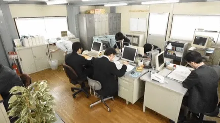 トイレ清掃員エロGIF019