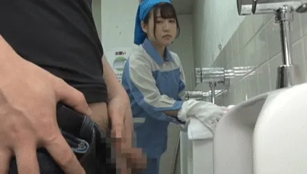 トイレ清掃員エロGIF054