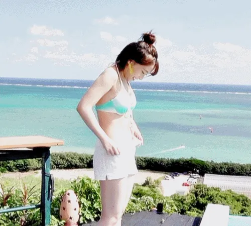 水着美少女エロGIF013