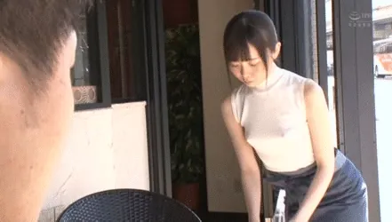 ノーブラ店員エロGIF040