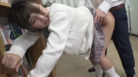 小悪魔美少女エロGIF017