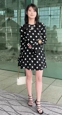 黒髪美少女エロGIF006