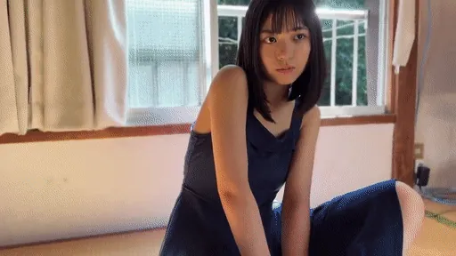 黒髪美少女エロGIF044