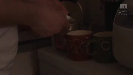 眠剤レイプエロGIF画像025