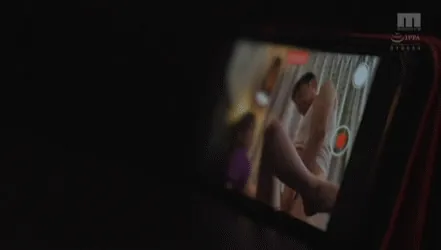 眠剤レイプエロGIF画像031