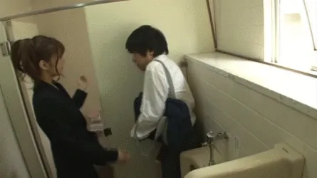 電車痴女エロGIF038