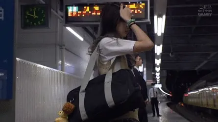 電車痴女エロGIF052