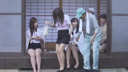 おっさんと少女エロGIF023