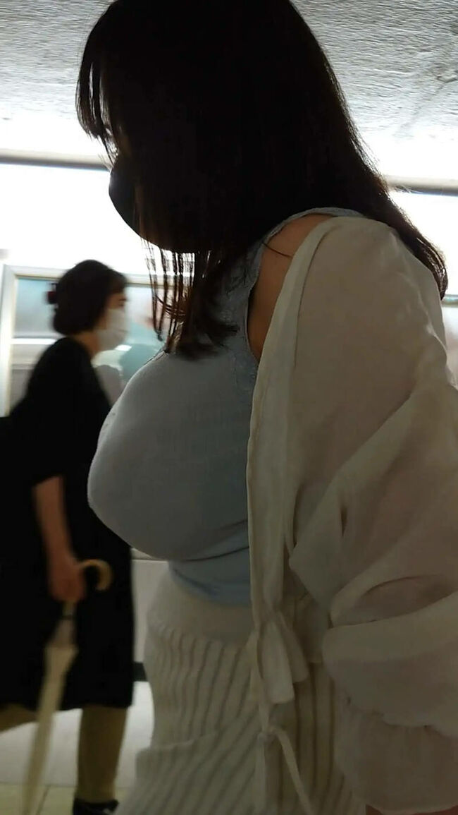 【Vol.4】チラ見不可避な着衣巨乳エロ画像100枚！041