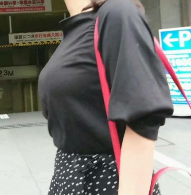 【Vol.22】チラ見不可避な着衣巨乳エロ画像100枚！074