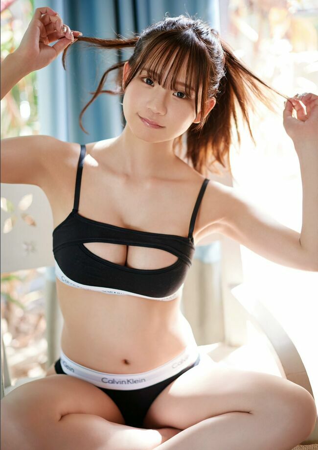 カルバンクラインと大きなおっぱいさん画像032