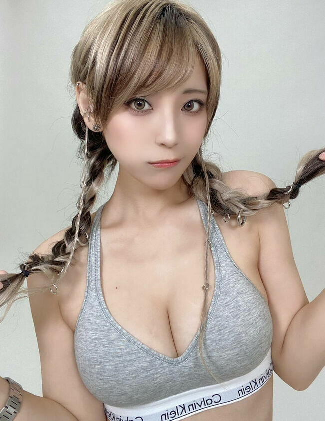 カルバンクラインと大きなおっぱいさん画像090