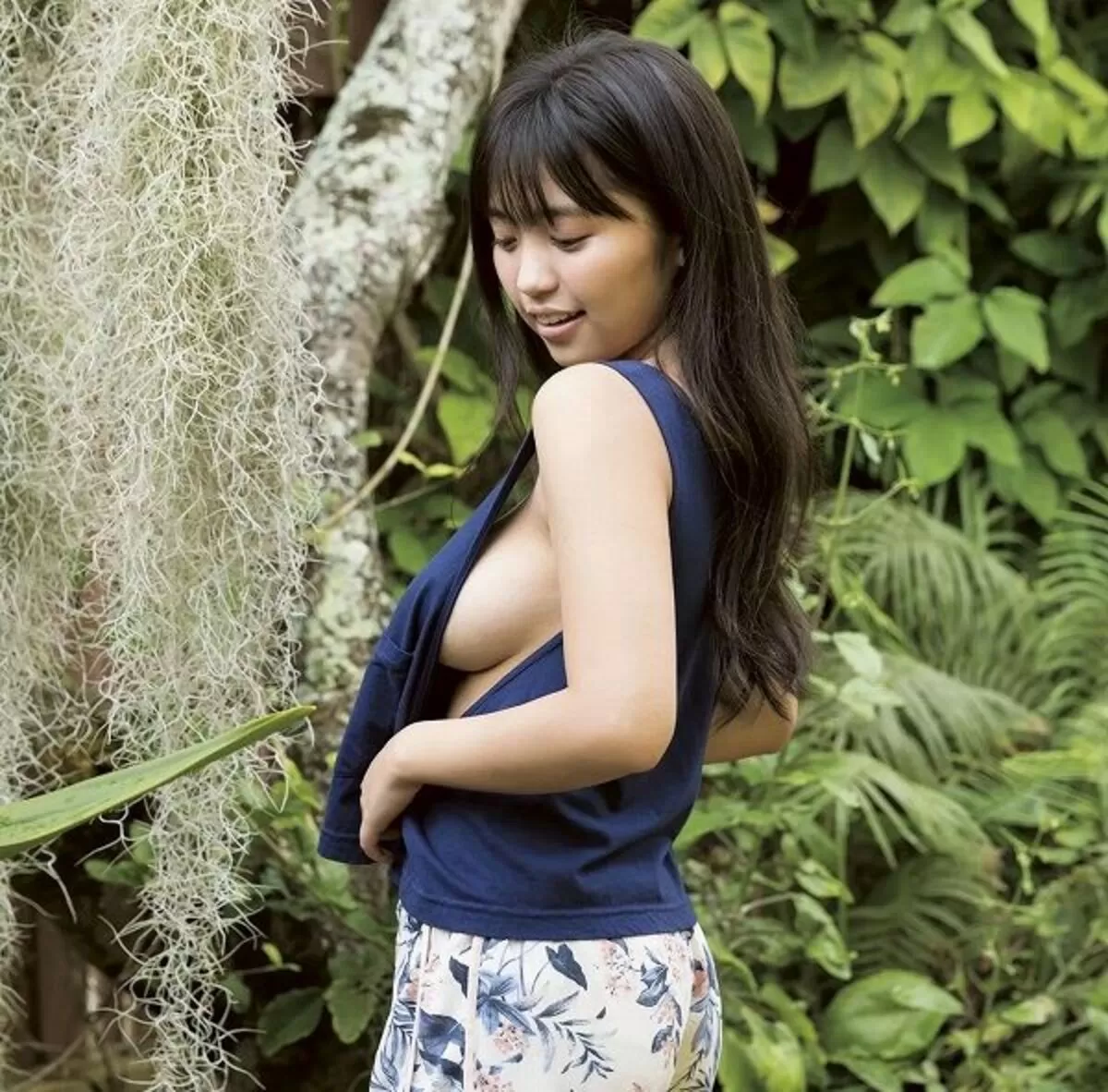 横乳は乳首を見せずにエロく感じさせるほど芸術点が高い！021