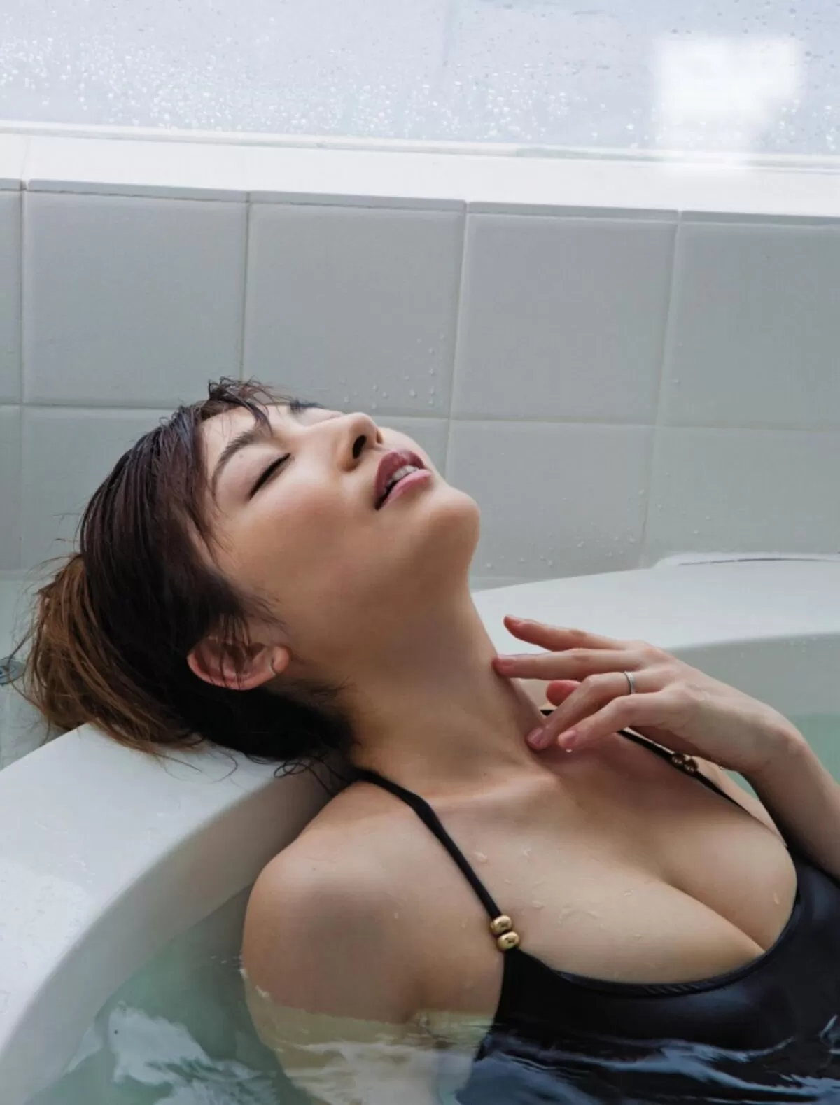 熊田曜子のおっぱい画像009