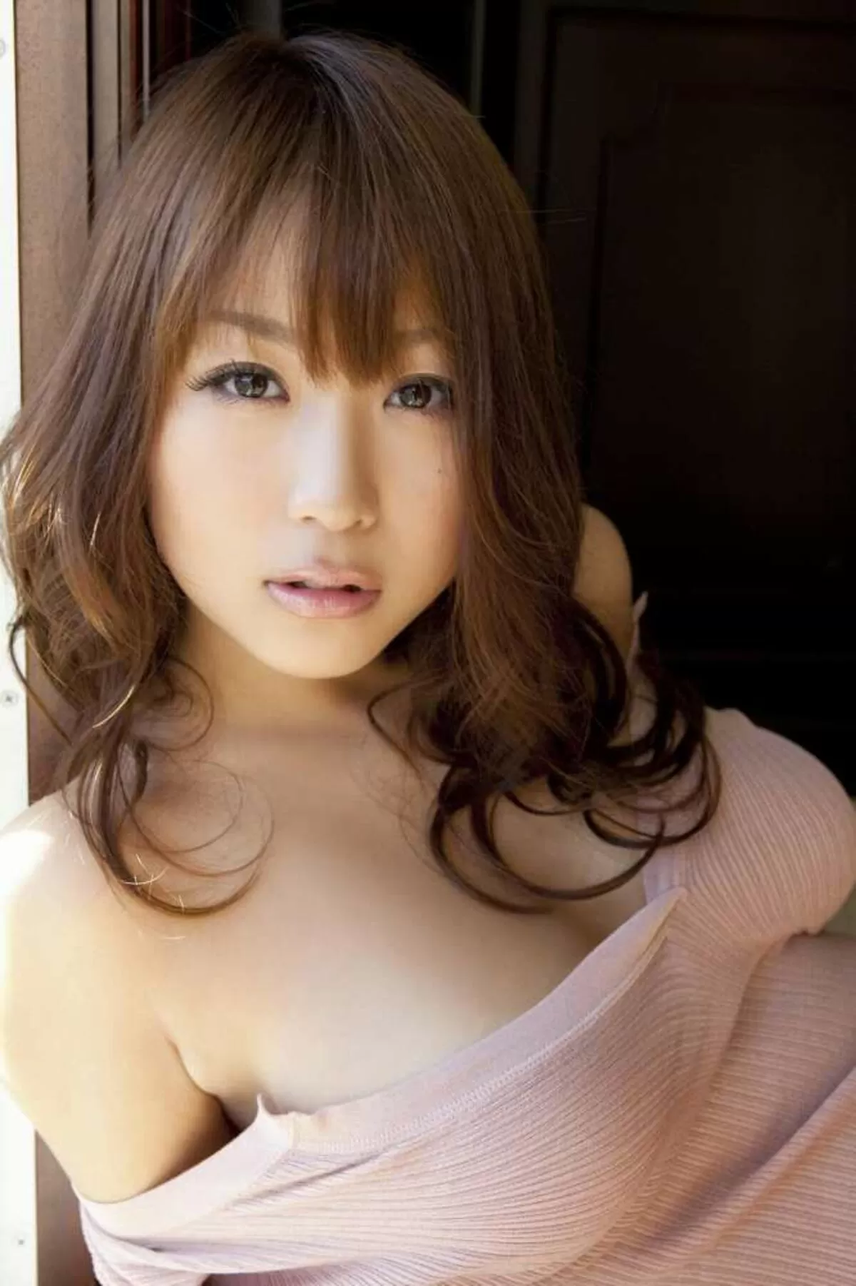 西田麻衣のおっぱい画像039