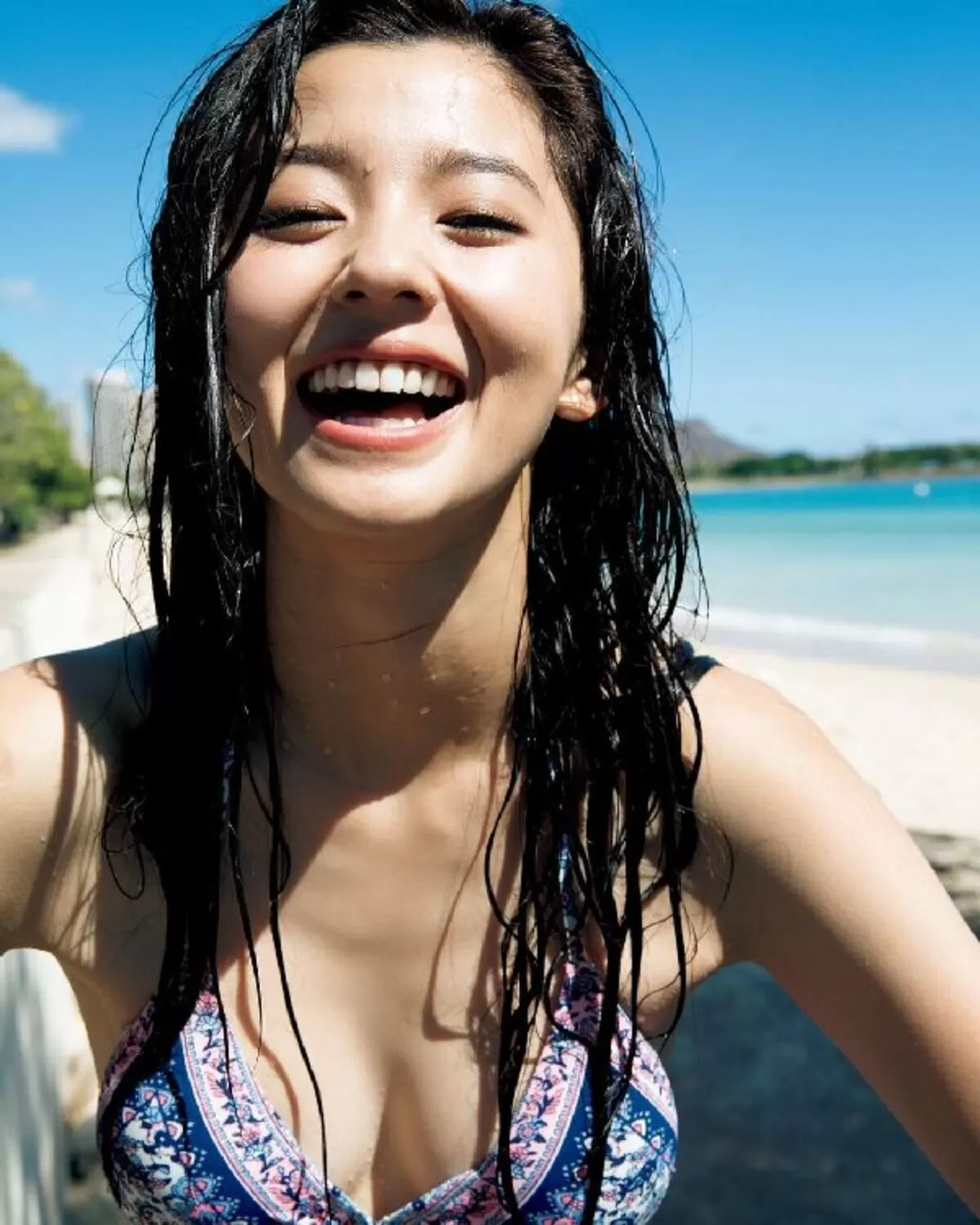 朝比奈彩のおっぱい画像018