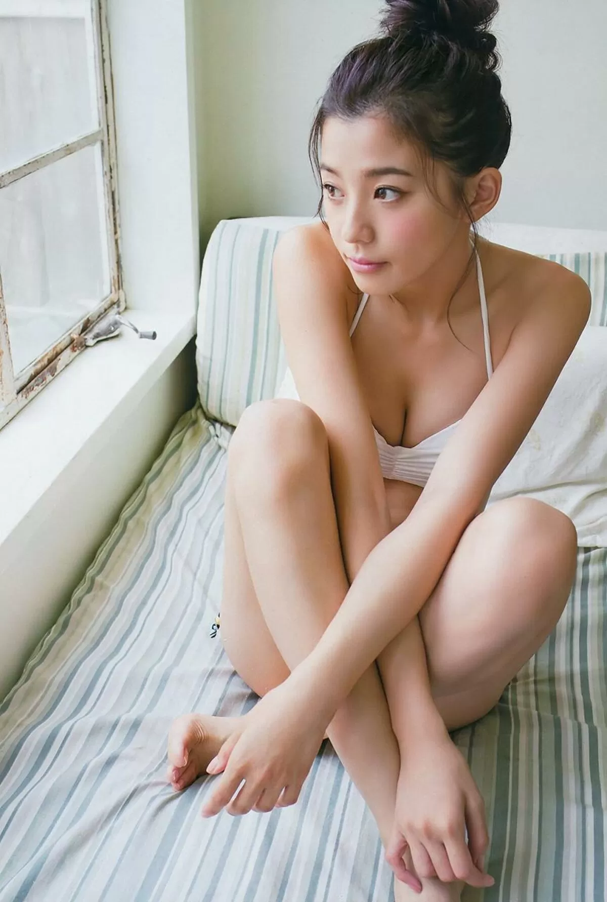 朝比奈彩のおっぱい画像025