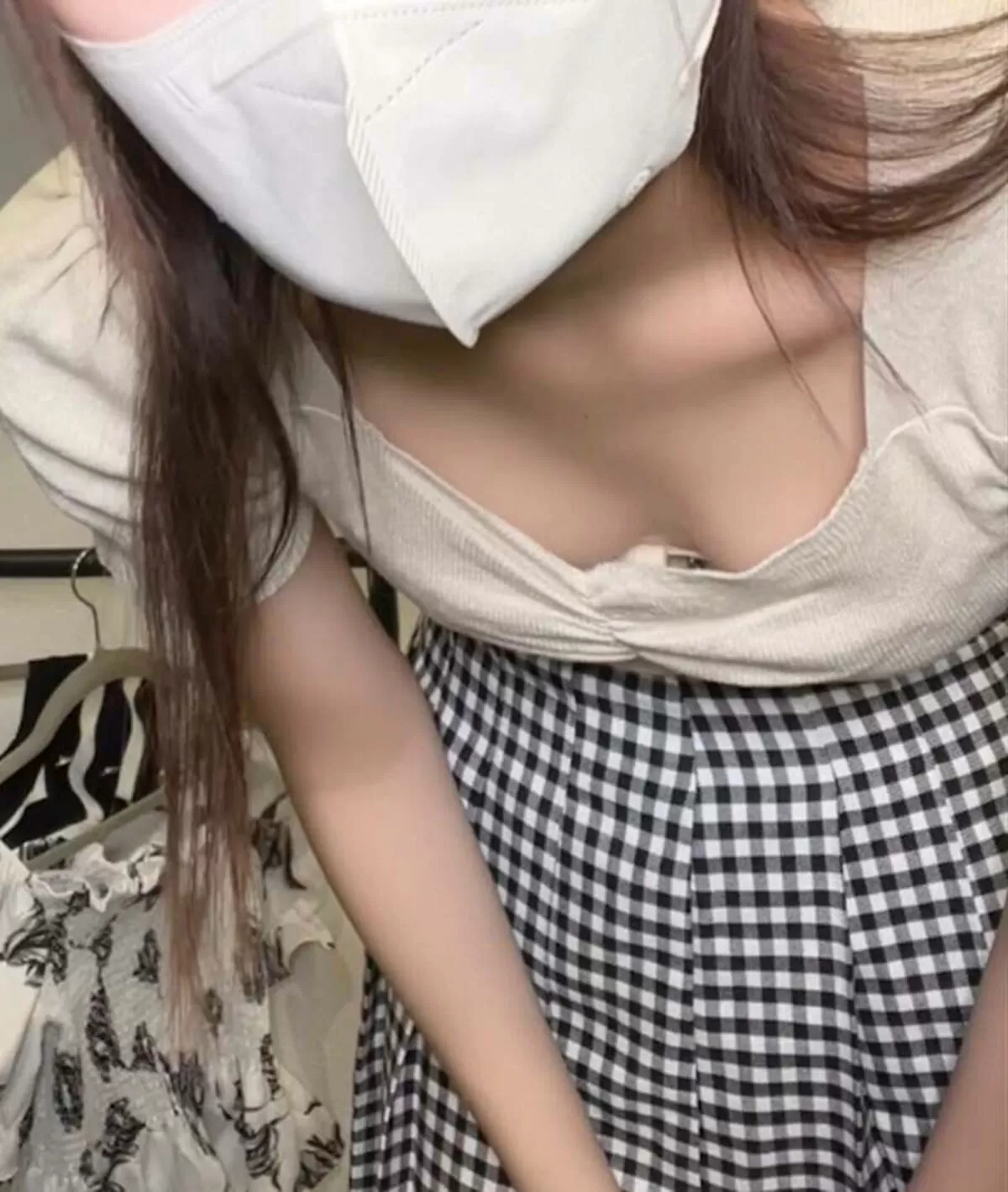 胸チラ画像057