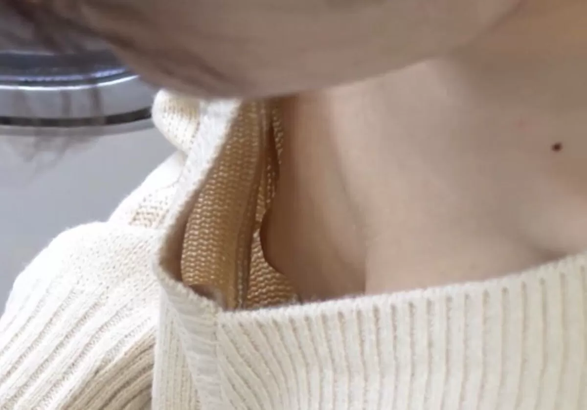 乳首チラ画像002